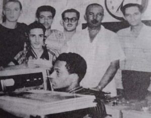 Manuel Bell Díaz, entre la radio y la música 2 Manuel Bel dias en Circuito Oriental de Radio. Foto del libro La Palabra en el aire