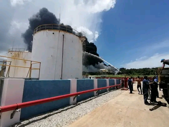 Matanzas: Continúan acciones para controlar incendio en Base de Supertanqueros 2 IMG 20220806 WA0066