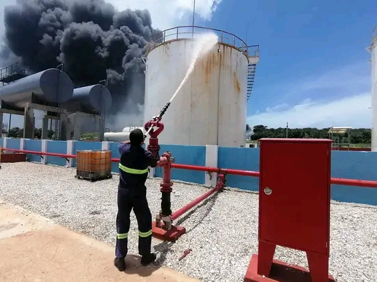 Matanzas: Continúan acciones para controlar incendio en Base de Supertanqueros 4 IMG 20220806 WA0070
