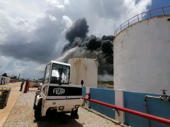 Matanzas: Continúan acciones para controlar incendio en Base de Supertanqueros 3 IMG 20220806 WA0072
