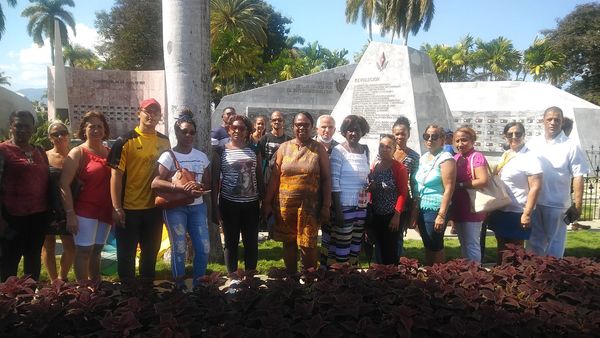 Rinden tributo a Fidel en el cementerio Santa Ifigenia de Santiago de Cuba 5 315403424 3321923741355938 5346826246972831298 n
