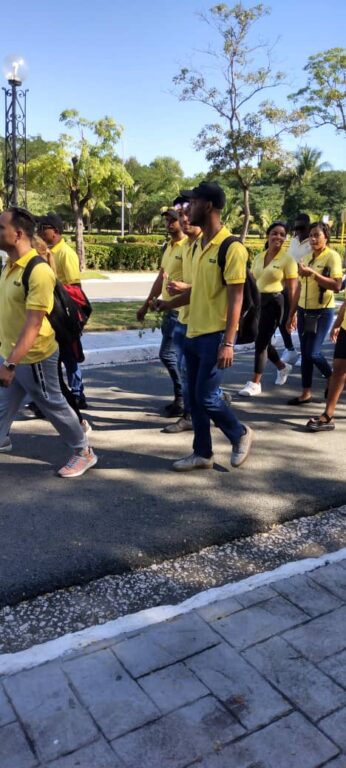 Rinden tributo a Fidel en el cementerio Santa Ifigenia de Santiago de Cuba 7 Fia4NUnXEAEw QT