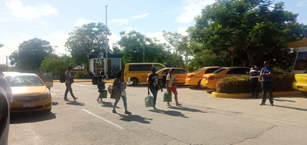 Arribó a Santiago de Cuba un grupo de los cubanos varados en Haití 2 439108165 972976701206288 7924356098410548704 n
