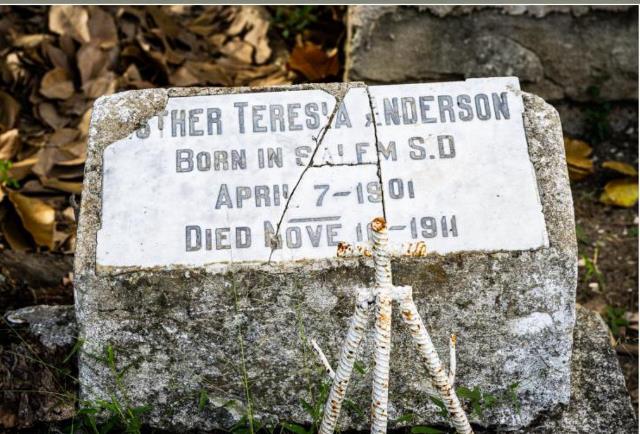 Explorando los Caminos Perdidos de los Suecos en Cuba 2 RESTOS DE CEMENTERIO SUECO EN BAYATE