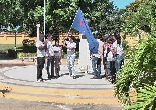 Abanderan a los Delegados al Consejo Nacional de la Brigada de Instructores de Arte