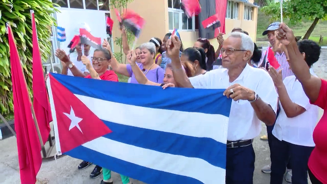 Entrega la CTC bandera vanguardia nacional al Laboratorio Farmacéutico Oriente