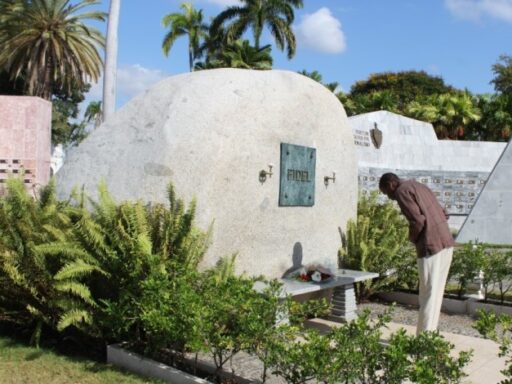 Primer ministro de Granada rindió homenaje a Martí y Fidel (+Video)