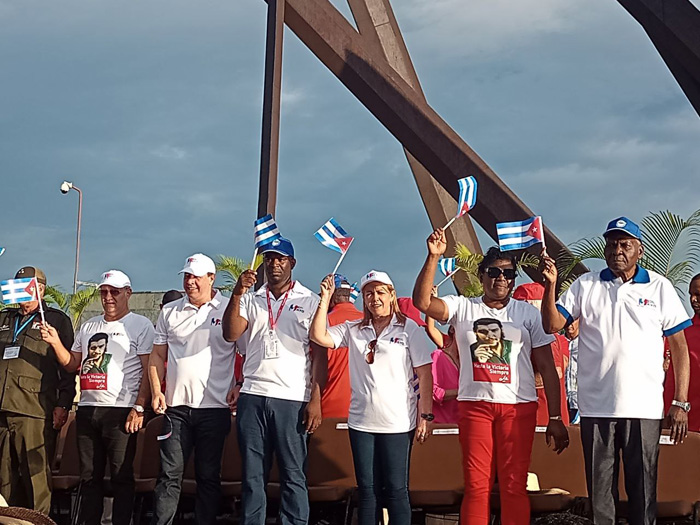 Preside Esteban Lazo fiesta del proletariado en Santiago de Cuba