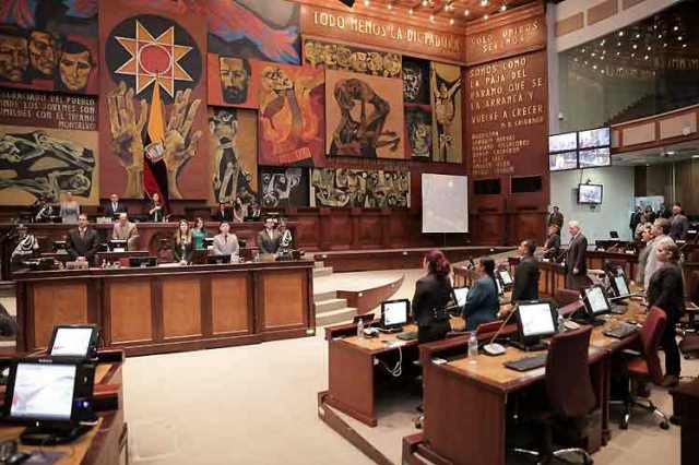 Ecuador creará comisión para proyectos de consulta popular