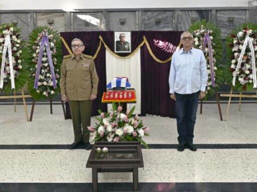 Rindió Raúl homenaje póstumo al general de División de la Reserva Leonardo Andollo Valdés