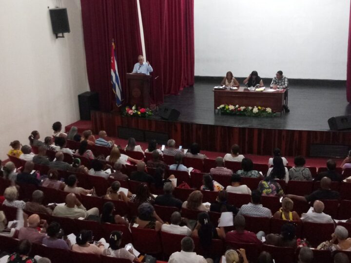 Sesiona Asamblea Municipal del Poder Popular en Santiago de Cuba