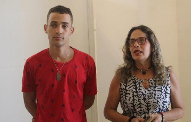 DE IZQUIERDA A DERECHA MARLON RENE FOTOGRAFO LUISA MARIA RAMIREZ VICEPRESIDENTA CONSEJO PROVINCIAL ARTES PLASTICAS SANTIAGO DE CUBA. PALABRAS INAUGURALES