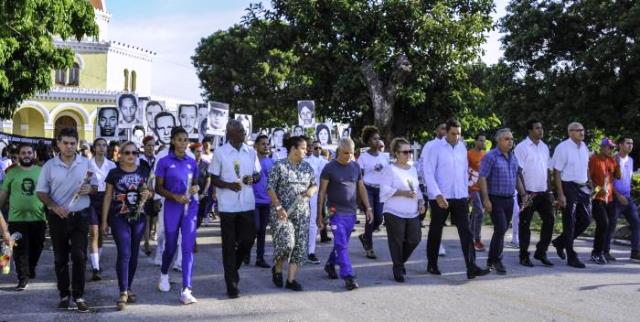 Ofrendas florales a nombre del General de Ejército Raúl Castro Ruz, líder de la Revolución Cubana, y de Miguel Díaz-Canel Bermúdez, Primer Secretario del Comité Central del Partido y Presidente de la República, acompañaron el tributo a las víctimas del crimen de Barbados