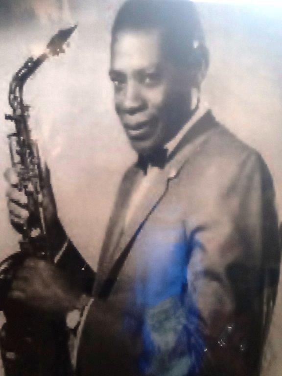 Un sueño que se realiza en la comunidad 4 MARIANO MERCERON MASO. DESTACADO SAXOFONISTA Y COMPOSITOR SANTIAGUERO