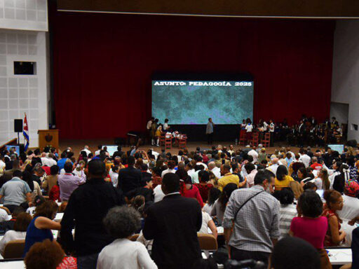 A ritmo de poesía inauguran Congreso Internacional Pedagogía 2025