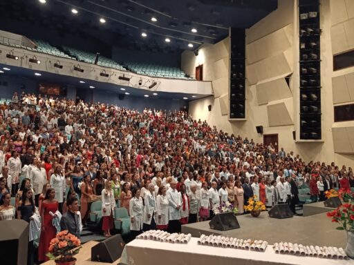 Facultad No.1 de Medicina de Santiago de Cuba celebró graduación del curso 2024