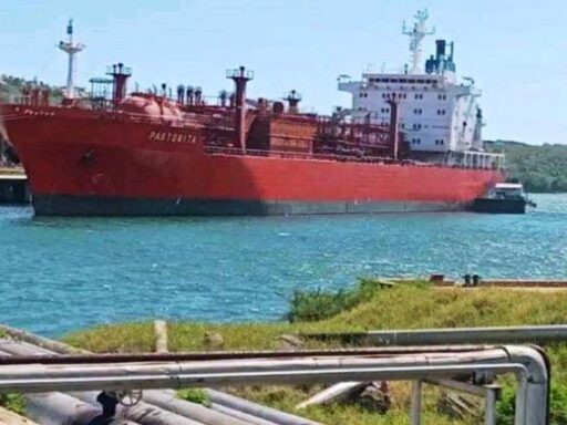 Descargan gas licuado de petróleo para las provincias orientales