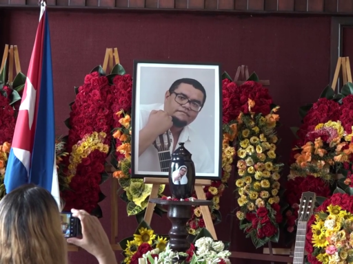 Envían Raúl y Diaz-Canel ofrendas florales a las honras fúnebres del trovador Eduardo Sosa Laurencio