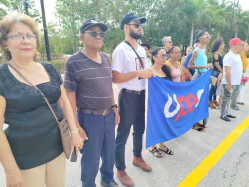 Rinden tributo al Héroe Nacional José Martí en inicio de Jornada por el Día de la Prensa