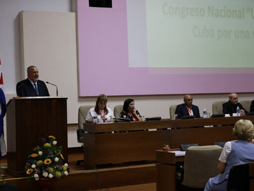 Activa participación del gobierno en estrategia sanitaria cubana