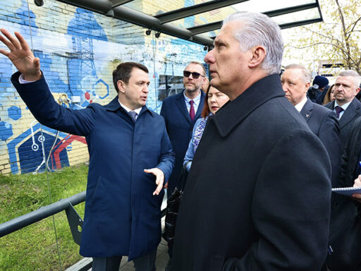 Visitó Presidente cubano centros tecnológicos en San Petersburgo