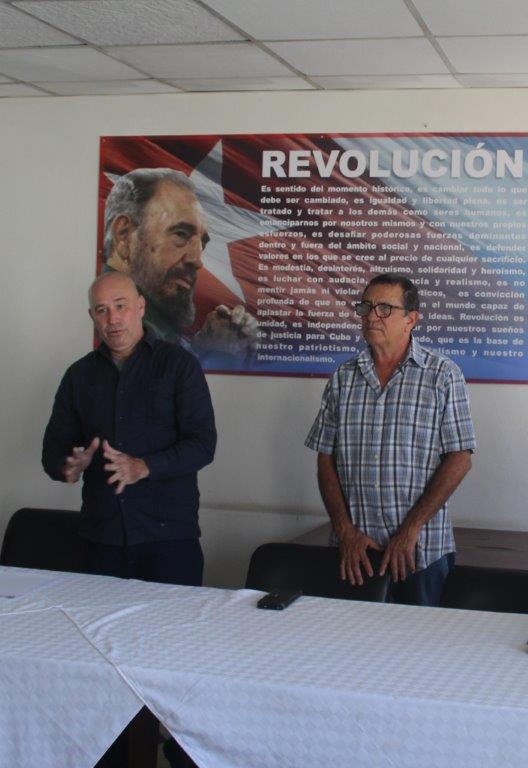 Sembrando conocimientos entre la Sociedad Cubana de Producción Animal y la Universidad de Oriente(+Podcast) 1 DE IZQUIERDA A DERECHA PEDRO MANUEL VILLARRUBIA PRESIDENTE DE LA SOCIEDAD DE PASTO Y FORRAJE GUILLERMO TASE PRESISDENTE PROVINCIAL ACPA