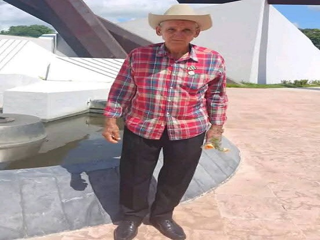 Recibe el campesino Willian Serrano medalla Romárico Cordero