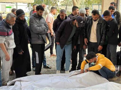 Israel mató a 15 palestinos en ataque contra escuela en Gaza