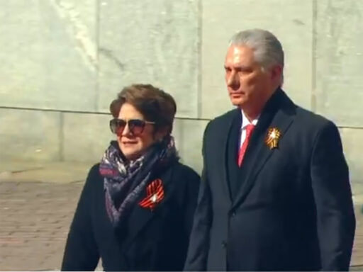 Presidente de Cuba asiste al desfile de la Victoria en Moscú