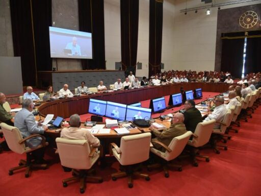 Avanzar en la eficiencia del control popular e institucional en Cuba