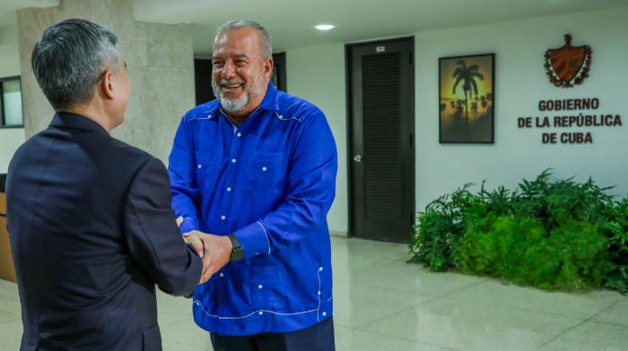 A 65 años de relaciones diplomáticas, más fuerte la hermandad de Cuba y China