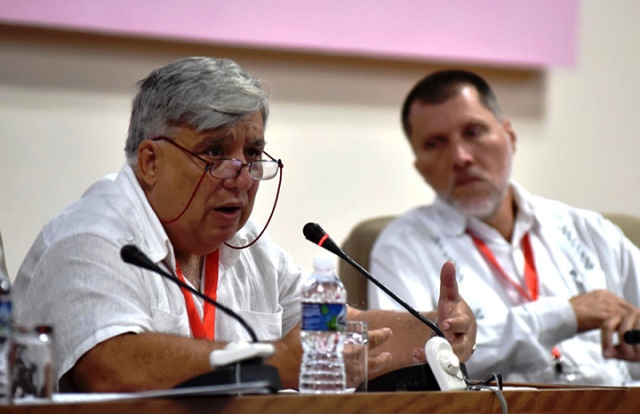 Piden a economistas propuestas de medidas para sortear el bloqueo