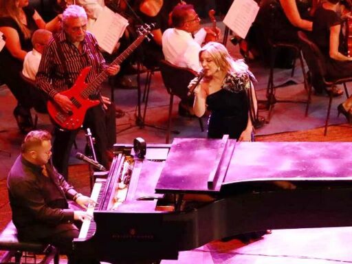 Revive nostalgia en escena cubana con tributo a Armando Manzanero