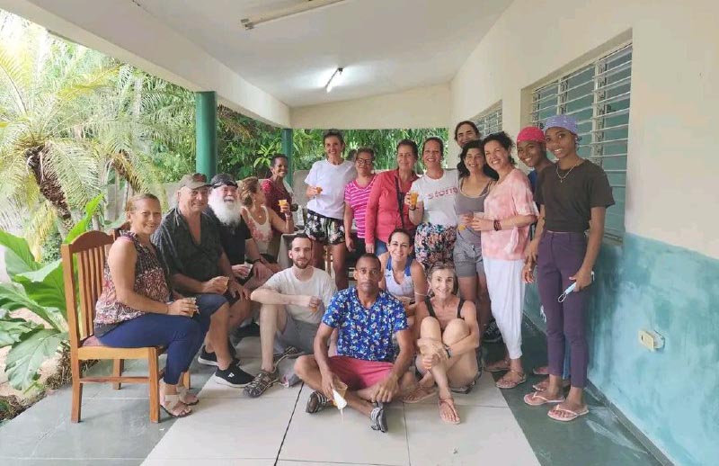Santiagueros despiden con gratitud a brigada solidaria de España