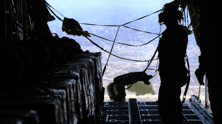Jordania realiza lanzamientos aéreos de ayuda humanitaria en Gaza