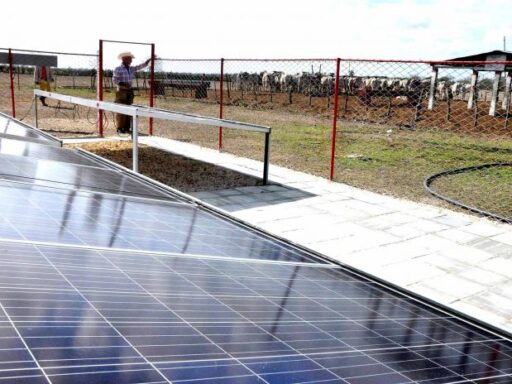 La instalación de estaciones de bombeo con paneles solares beneficia a más de 468 000 habitantes