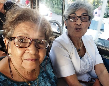 Dos mujeres periodistas que honran el cumpleaños 65 de la FMC