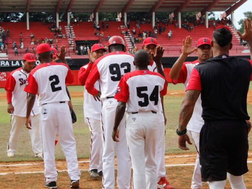 Avispas pican fuerte a los Piratas en la Serie Nacional