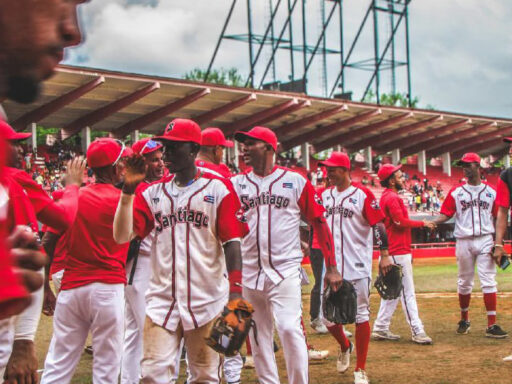 Avispas siguen volando alto en la Serie Nacional