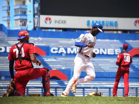 Reanuda acciones serie beisbolera cubana de béisbol