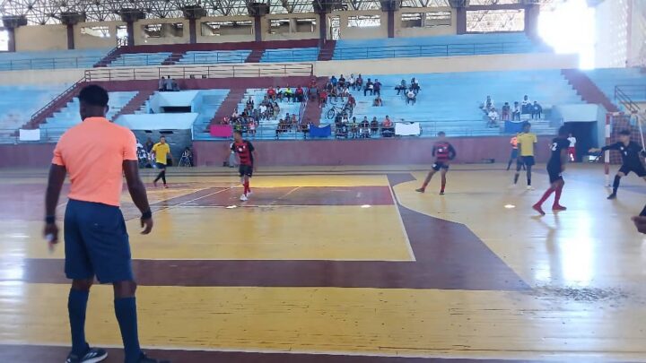 Una victoria y un empate fue el desenlace de la primera jornada final en el Campeonato Nacional de Fútbol Sala