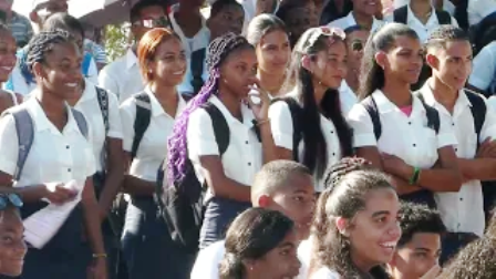 En Songo-La Maya inició curso escolar 2025-2026 con más 13 mil educandos en las aulas