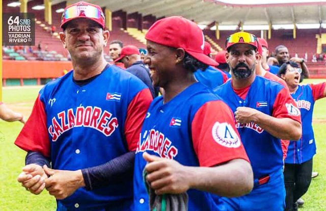 Cazadores estremecen la cima del béisbol cubano
