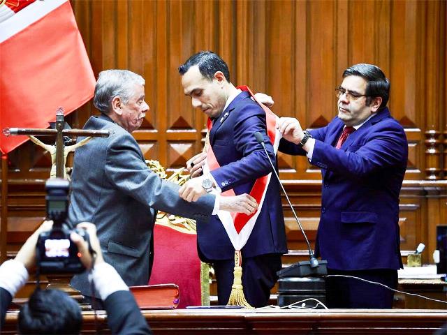 José Jerí, nuevo presidente de Perú, asumió el cargo