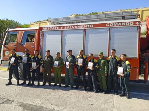 Reconocen labor de Cuerpo de Bomberos y Cruz Roja de Santiago de Cuba