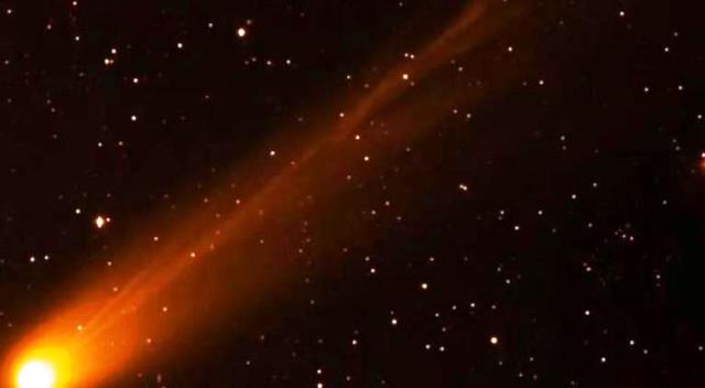 Dos brillantes cometas pasarán cerca de la Tierra este mes: ¿cuándo, dónde y cómo verlos?