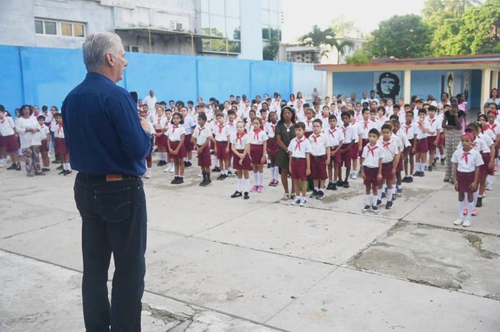 Presentes para la escuela cuyo nombre habla de lo heroico