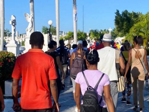 Rindieron trabajadores del Inder homenaje a la Cultura Cubana en su día