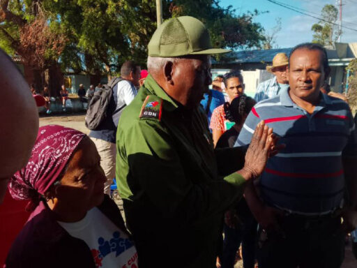 Evalúa Esteban Lazo avances en la recuperación de Guamá tras el paso del huracán Melissa
