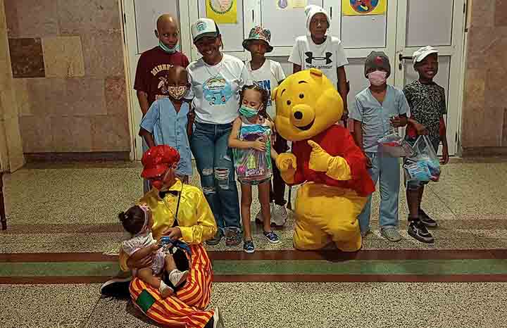 Donación de juguetes procura devolver alegrías a niños y adultos